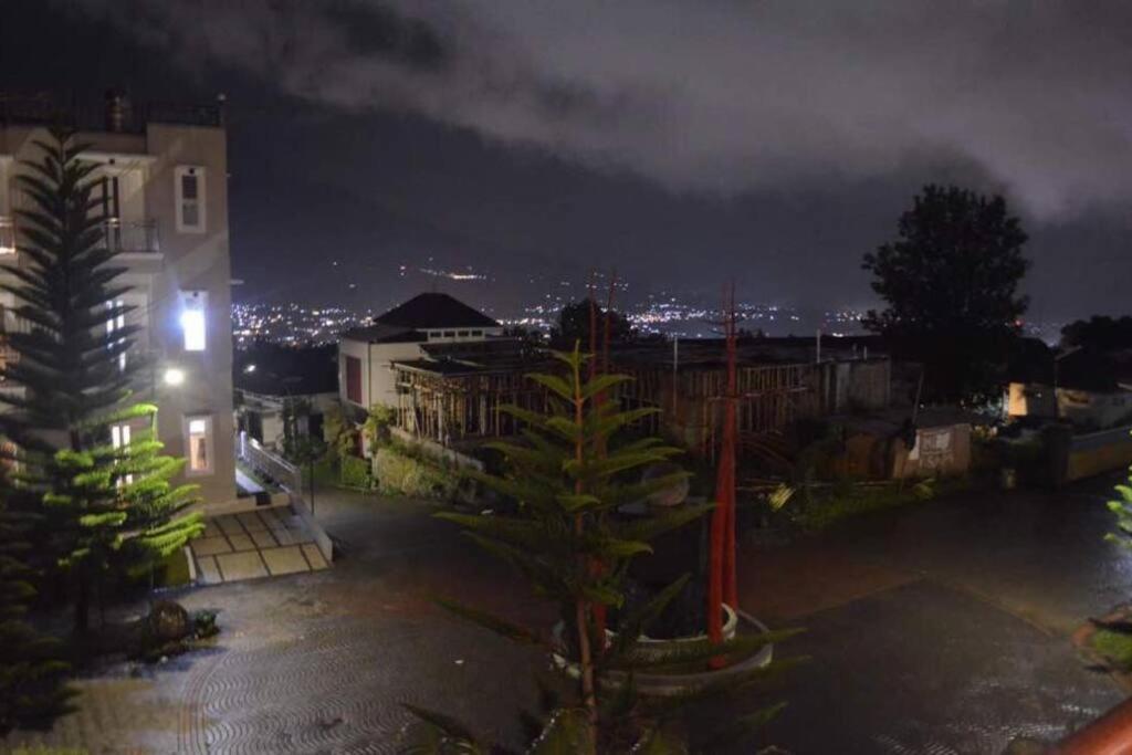 Villa Agro Kusuma Pinus R7 Batu  Luaran gambar